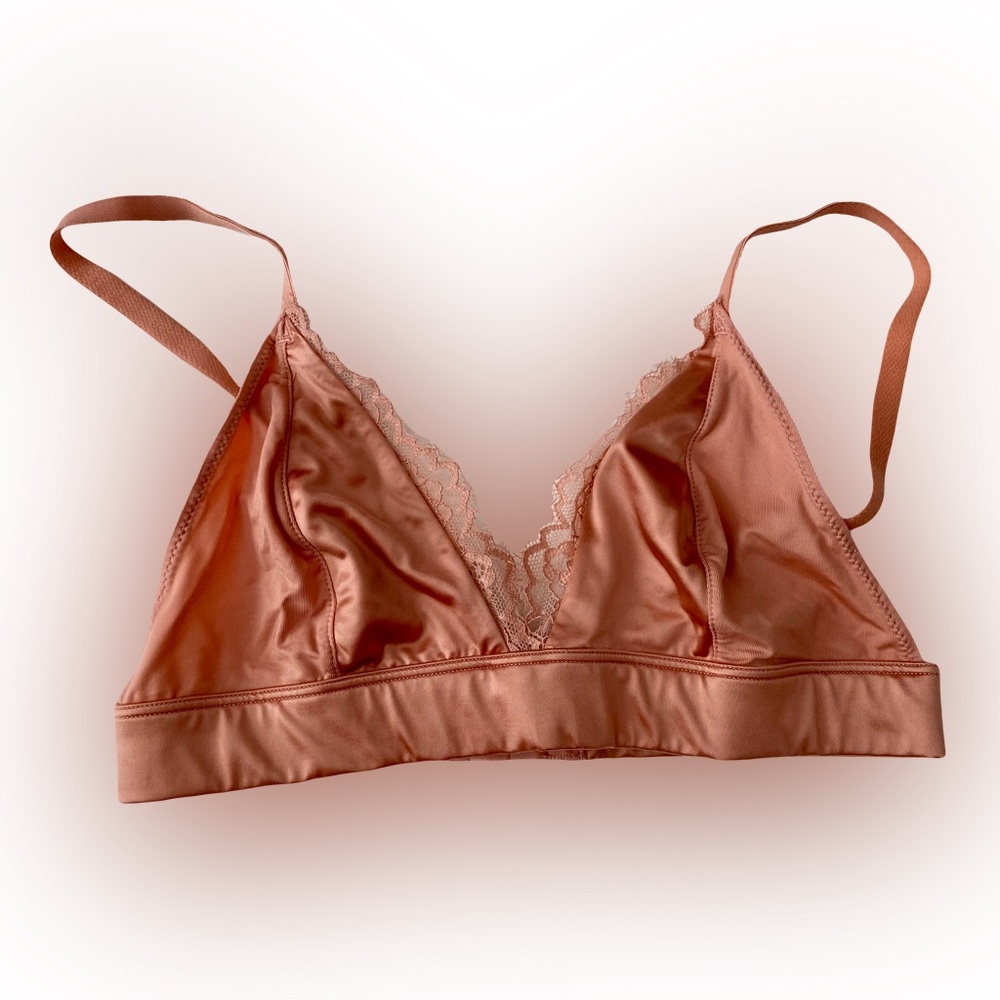 NWOT VINCE CAMUTO PEACH SATIN LACE BRALETTE // SIZE SMALL💗